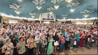 Fiéis do santuário Nossa Senhora do Perpétuo Socorro, em Curitiba (PR)