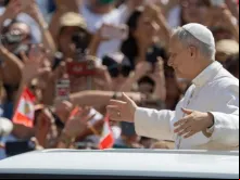 Papa Leão XIV saúda multidão em audiência geral hoje (11) no Vaticano.