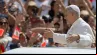 Papa Leão XIV saúda multidão em audiência geral hoje (11) no Vaticano.