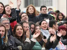 Peregrinos na praça de São Pedro, no Vaticano, em 2016. Imagem referencial.
